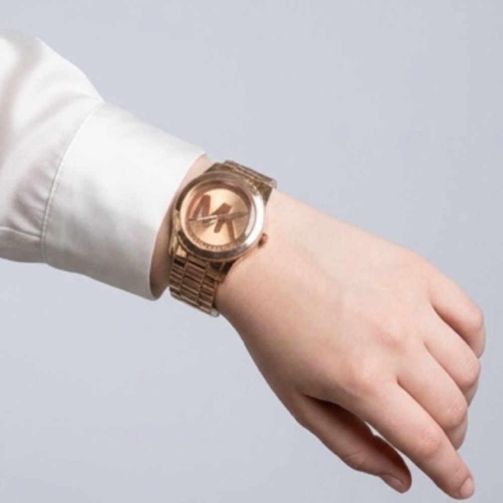 Michael Kors Logo watch - Picture 2 of 6
